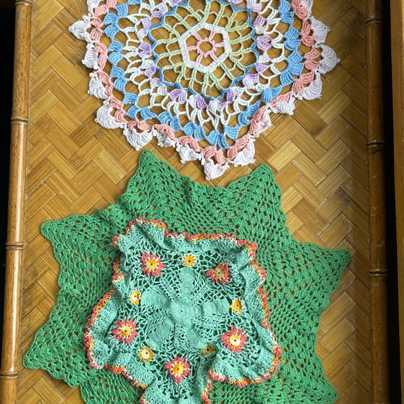 Three vintage handmade doilies, green and multicolor - Picture 4 of 12